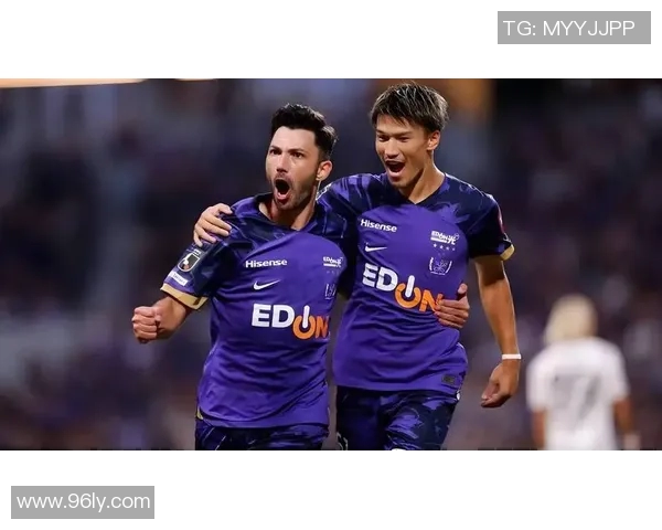 不死鸟与黄蜂的巅峰对决谁能在赛场上展翅高飞勇夺胜利